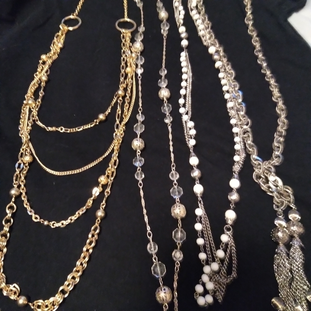 Set of 4 vintage necklaces